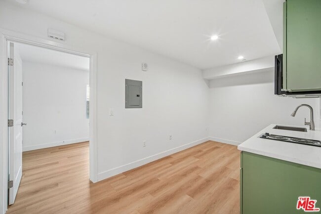 Photo - 3221 W 71st St