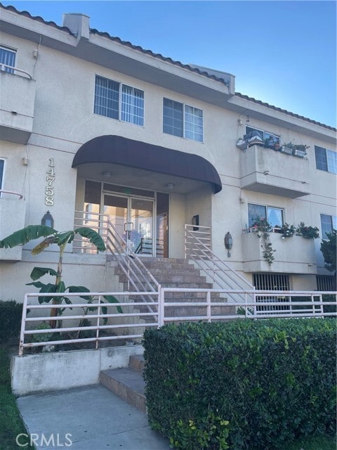 Building Photo - 14758 Magnolia Blvd Unit 104