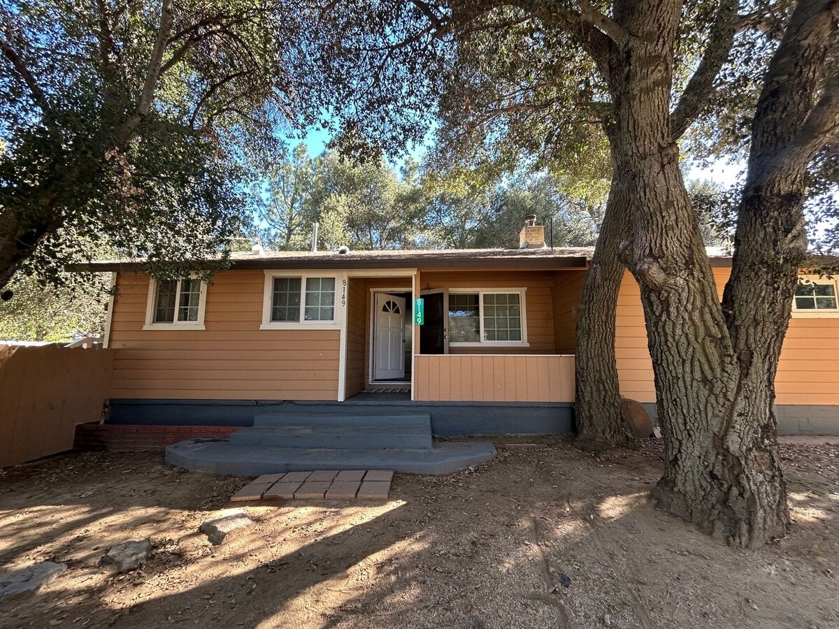 Charming 3 bedroom 2 bath home - Charming  3 bedroom 2 bath home