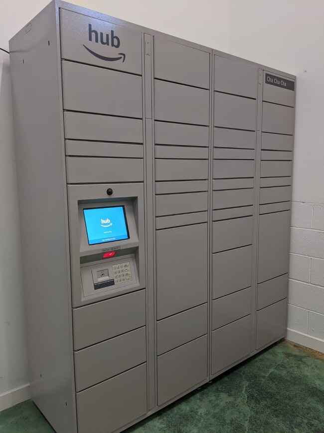 Building Photo - 654 N Virgil Ave