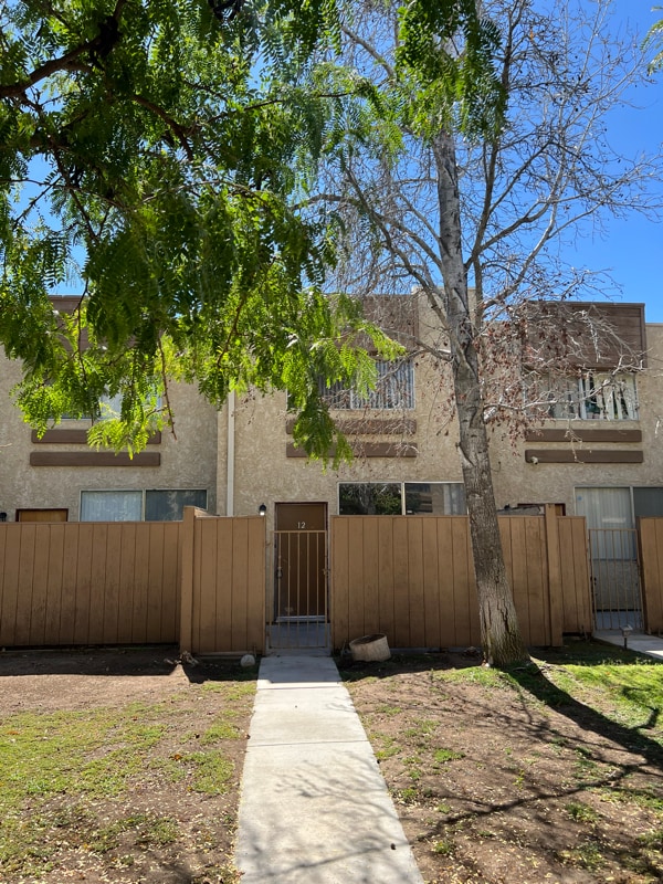 Building Photo - 43711 Challenger Way