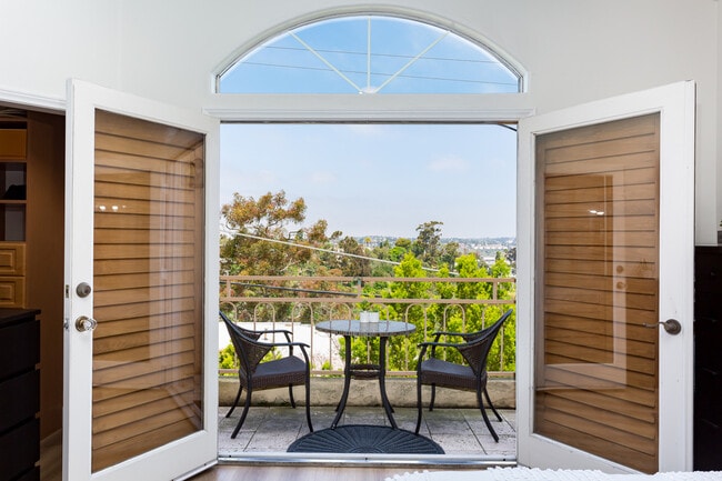 Photo - 919 W Lewis St