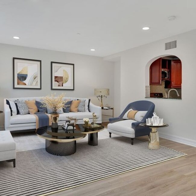 Building Photo - Holt Luxury Investments LLC