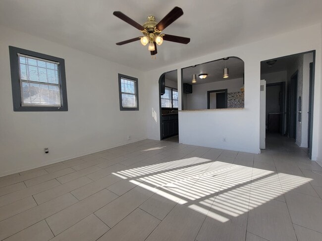 Photo - 1315 W 101st St