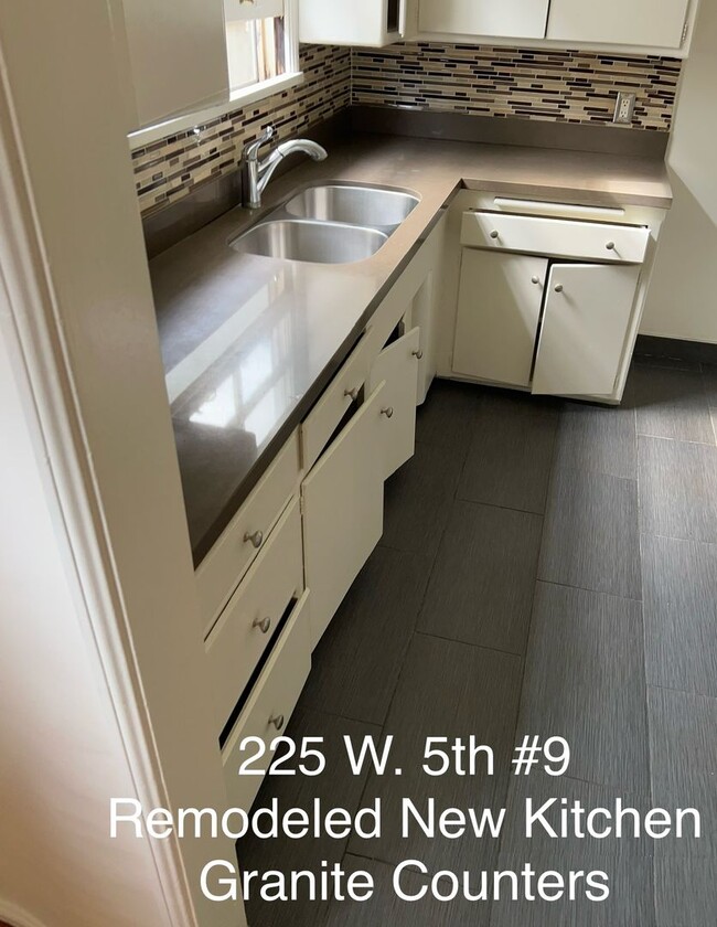 Photo - Bright, Light & Airy Huge Corner Home Unit 9