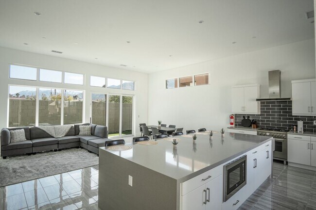 Photo - 825 Fountain Dr