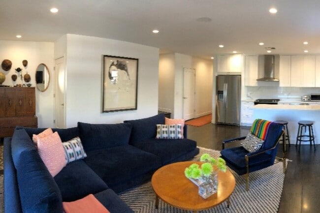 Photo - 833 Waterloo St