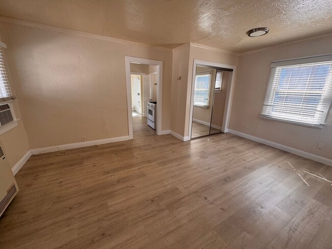 Photo - 4216 Woodlawn Ave Unit 4218 Woodlawn