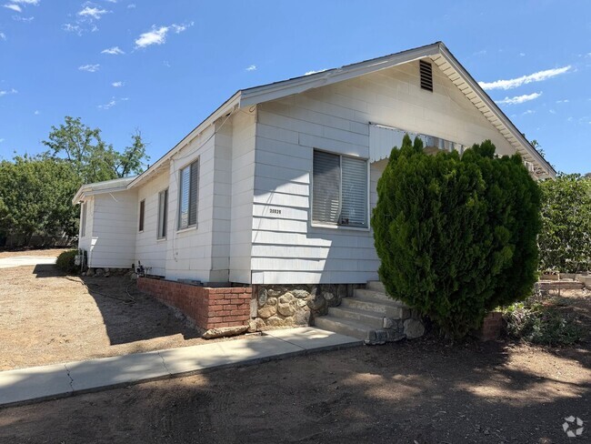 Building Photo - Charming 3 bedroom 2 bathroom in Yucaipa Rental