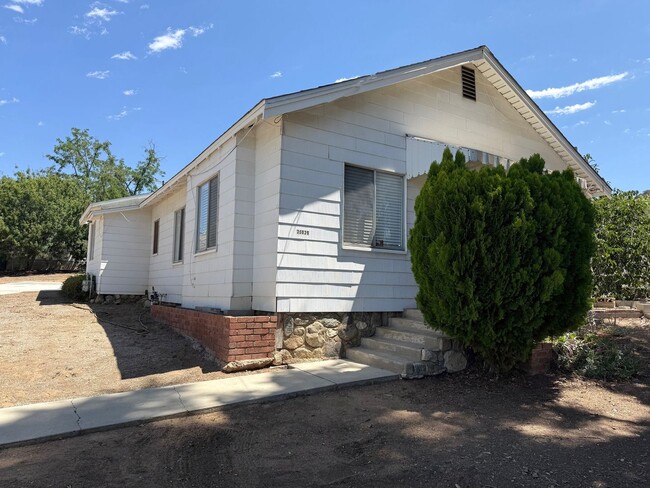 Charming 3 bedroom 2 bathroom in Yucaipa - Charming 3 bedroom 2 bathroom in Yucaipa House