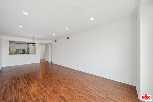 Photo - 1050 S Holt Ave