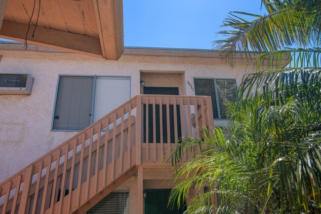 Building Photo - 3509-15 Herman Ave Unit 3511