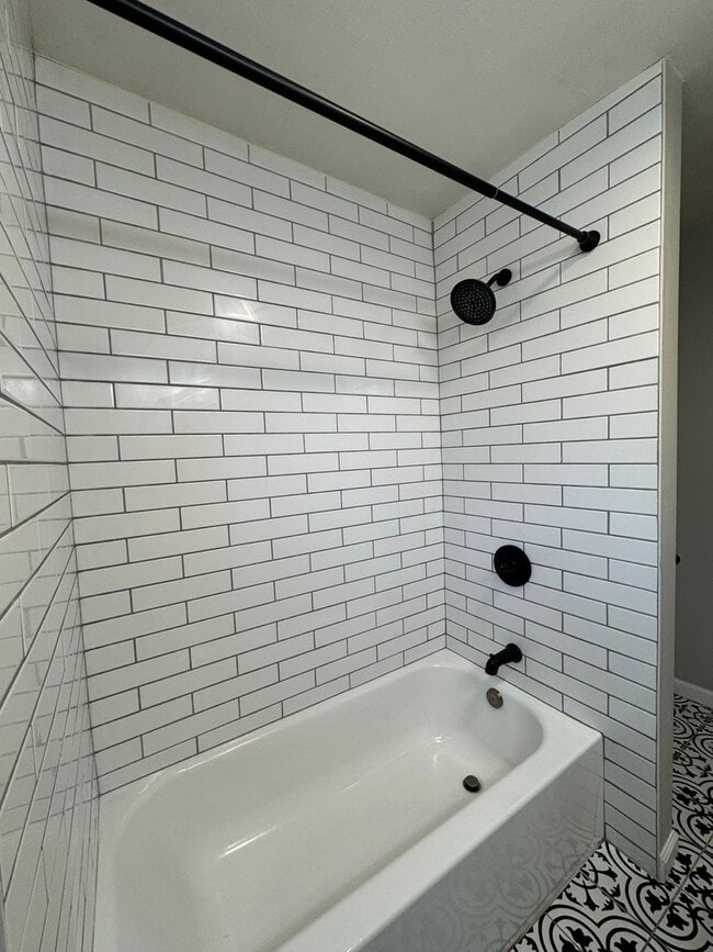 Photo - Beautiful Freshly Renovated 2bd 2ba House