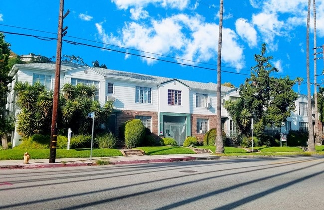 Courtney Manor - 7677 Hollywood Blvd Unit 7677