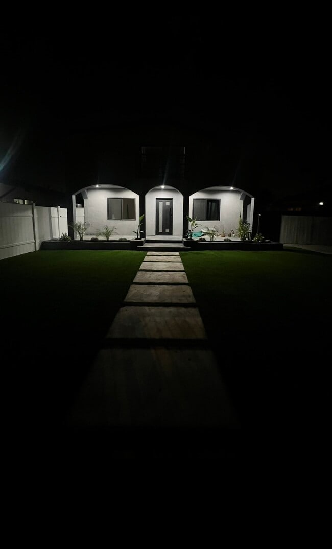 Photo - 13935 Valerio St