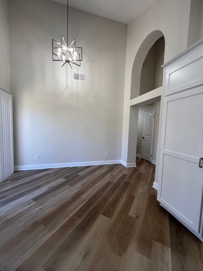 Photo - 737 Ashbrook Dr