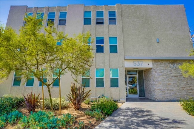Building Photo - 537 E Hyde Park Blvd Unit 212