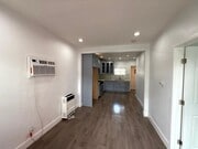 Photo - Beautiful spacious detached 2 bedrooms - 1... House