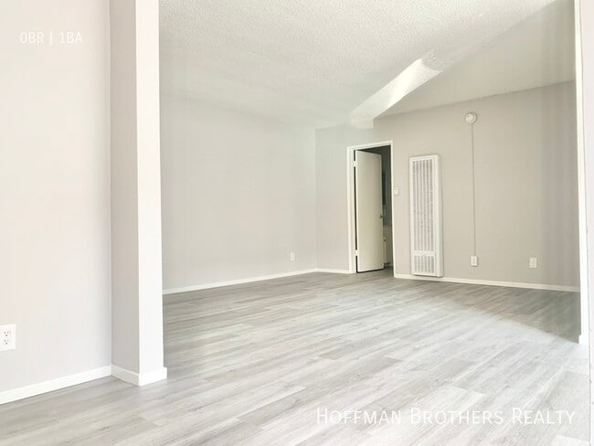 Building Photo - 1822 Colby Ave