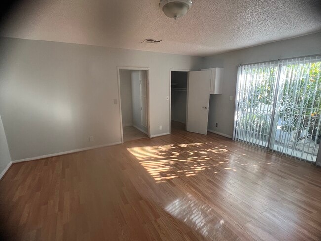 Building Photo - 509 N Curson Ave