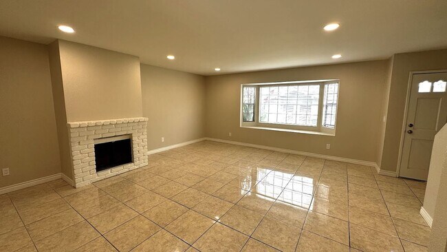 Photo - Newly Renovated Spacious 3-Bedroom Townhom...