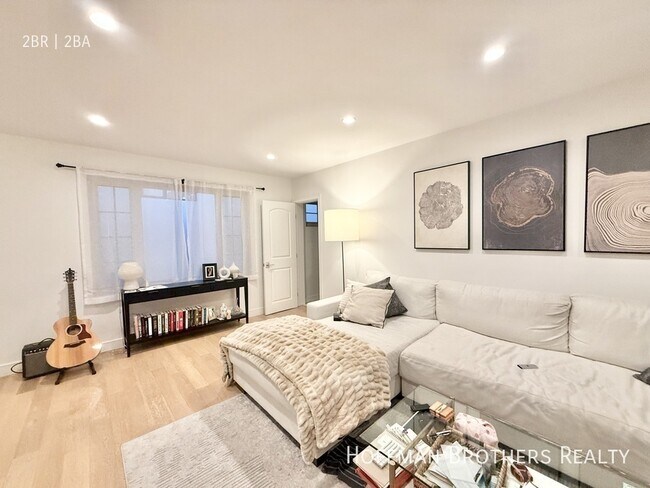 Photo - 320 N Crescent Dr