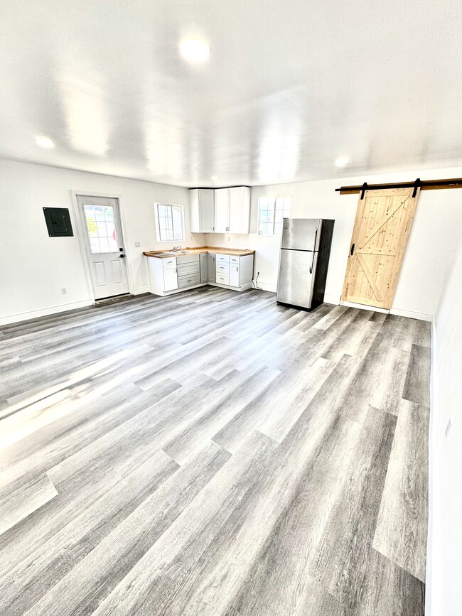 Building Photo - 525 Sycamore Pl Unit 1