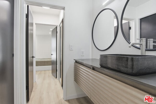 Photo - 911 Kings Rd Unit 205