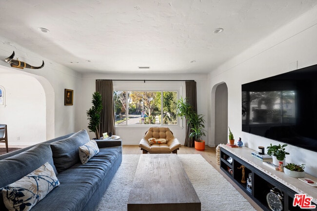 Photo - 502 N Sweetzer Ave