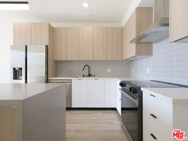 Photo - 5657 Virginia Ave Unit 302