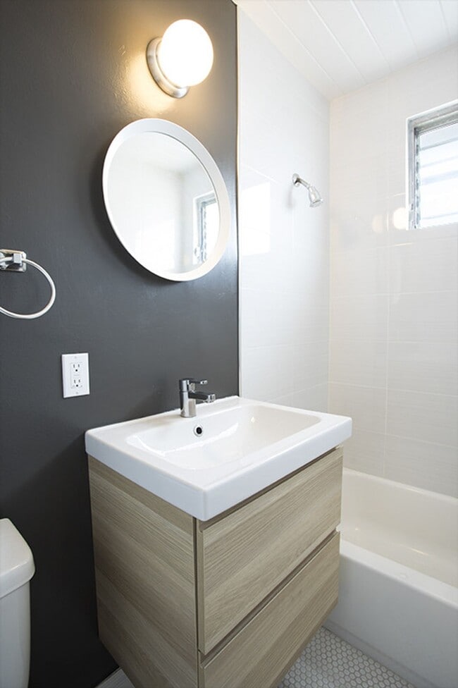 Photo - Newly Renovated 1 and 2 Bedroom apartments Unit 119