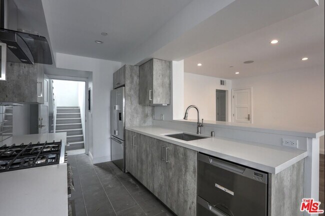 Photo - 1105 Alta Loma Rd Unit 2