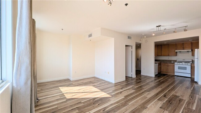 Photo - 580 W Main St