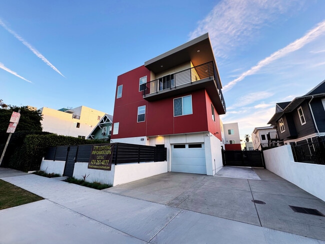 Building Photo - 1220 W 35th St Unit 5