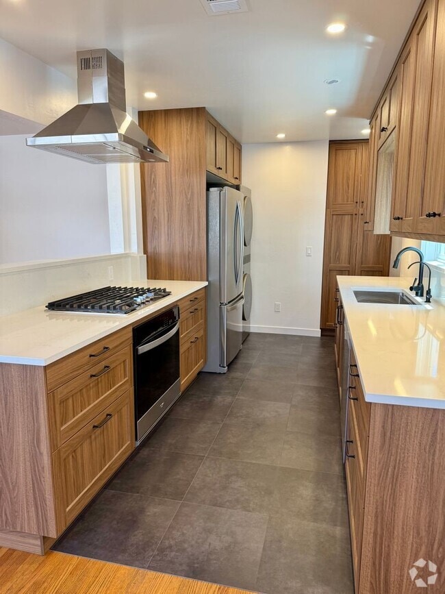 Building Photo - Sequoia Street Apts Unit 4075