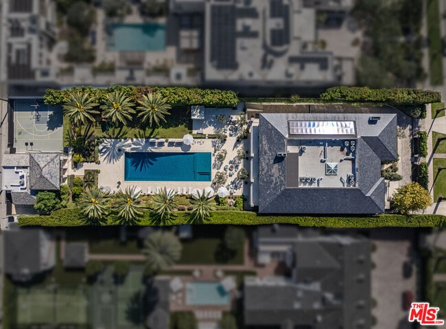 Photo - 618 N Beverly Dr