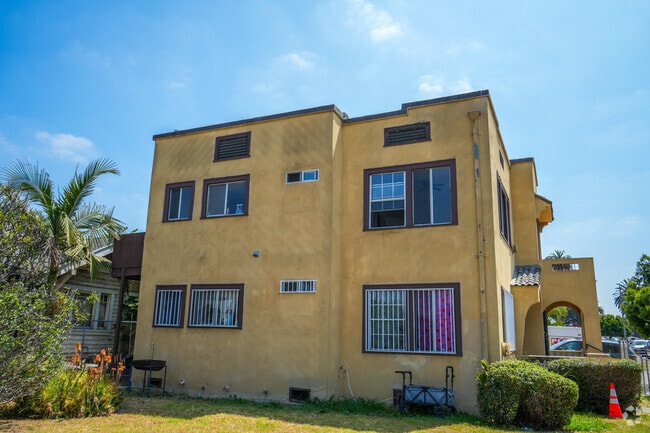 Building Photo - 1353 W 49th St Rental