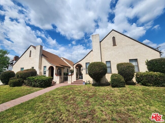 Building Photo - 2025 Addison Way Unit 2023