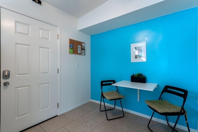 Breakfast bar, easy combo locks - 525 E Cottonwood Rd Unit Furnished 1 Bdm PSCentral