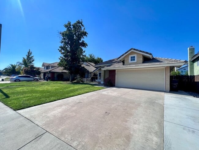 Photo - 3 Bedroom SINGLE STORY home located in Murrieta for LEASE!