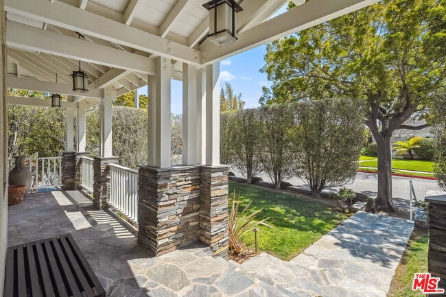 Photo - 1749 Hill St