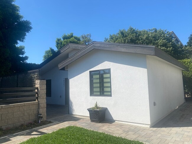 Building Photo - 10509 Angell St