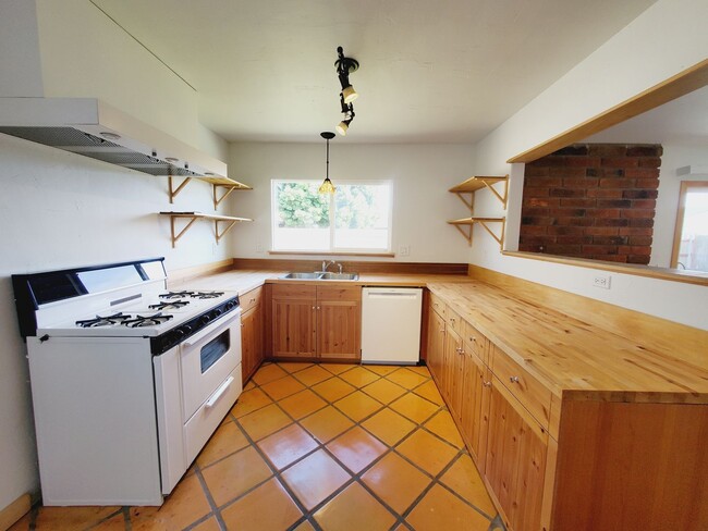 Photo - North Oxnard Lovely Home For Rent 3 Bedrooms and 2 bathrooms