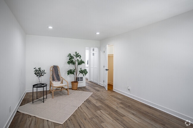 1BR, 1BA - 650SF - Living Room - Tuscan Villas