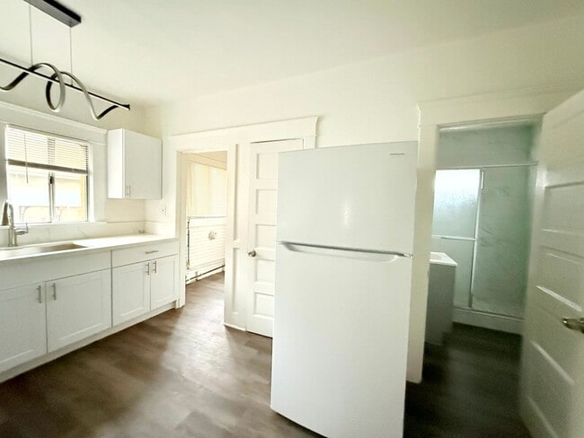 Photo - 1908-1910.5-19105 Daly St Unit 1910.5