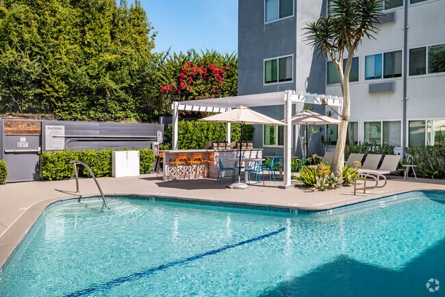 Poolside Barbecue - Park View Hillcrest