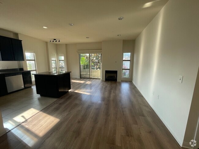 Building Photo - 5842 Harold Way Unit 304 Rental
