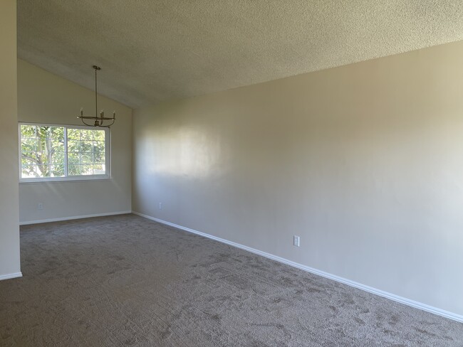 Photo - 15507 Caulfield Ave