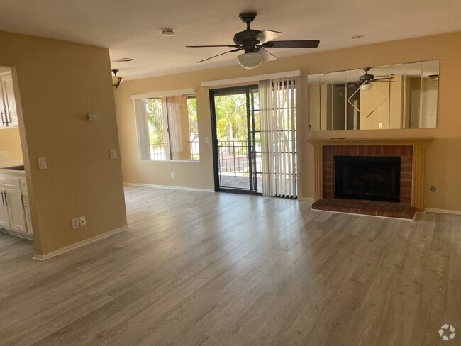 Building Photo - 1038 Grape St Unit 1038 Rental