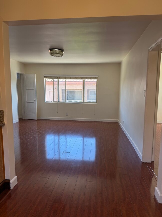 Living/Dining - 116 N Belmont St Unit 1